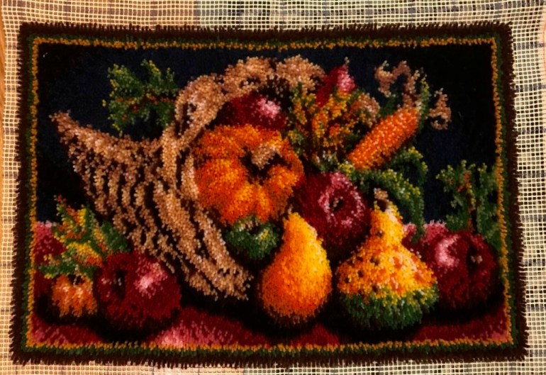 crafter_netanel_latch-hook-cornucopia
